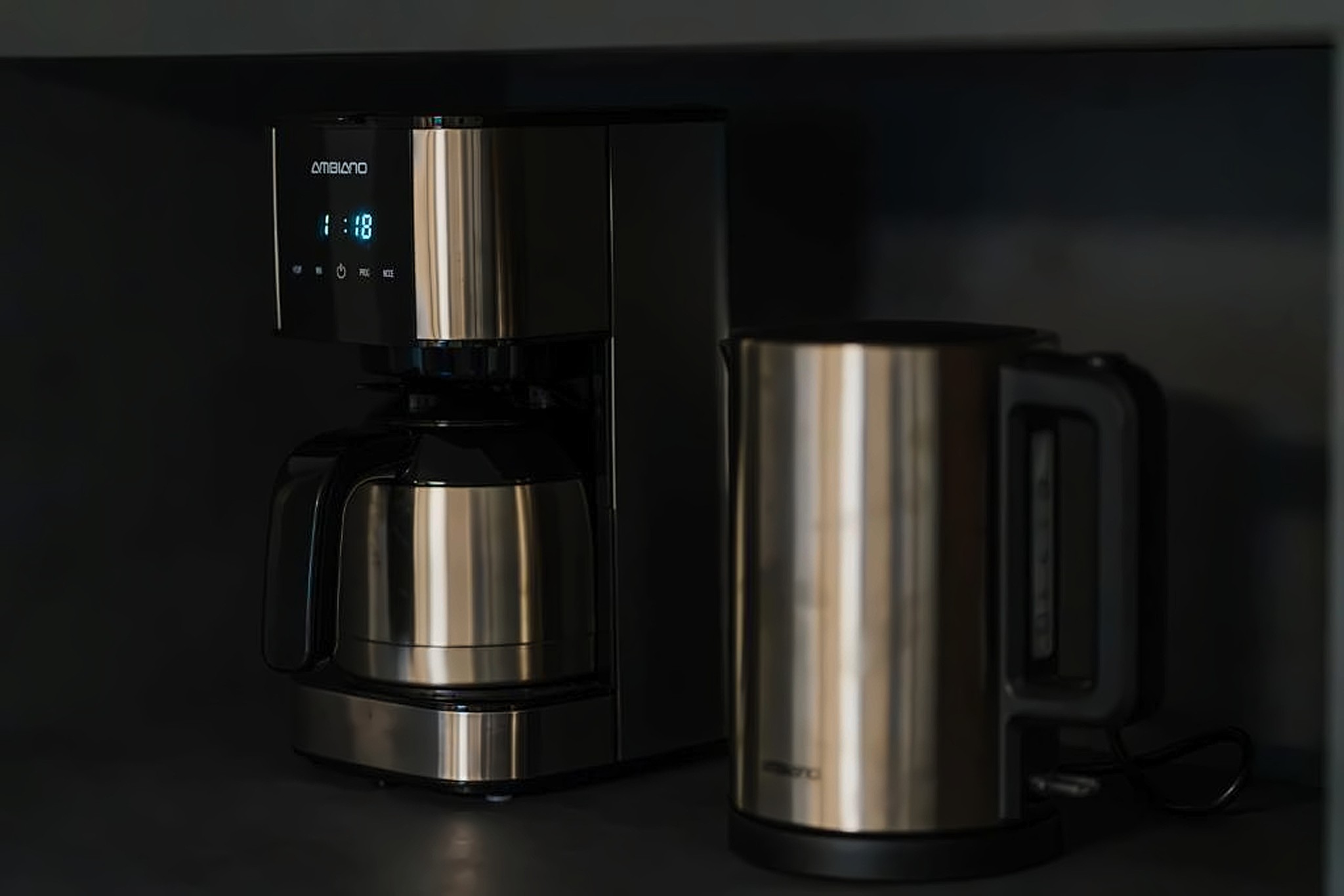 Kaffeemaschine und Wasserkocher