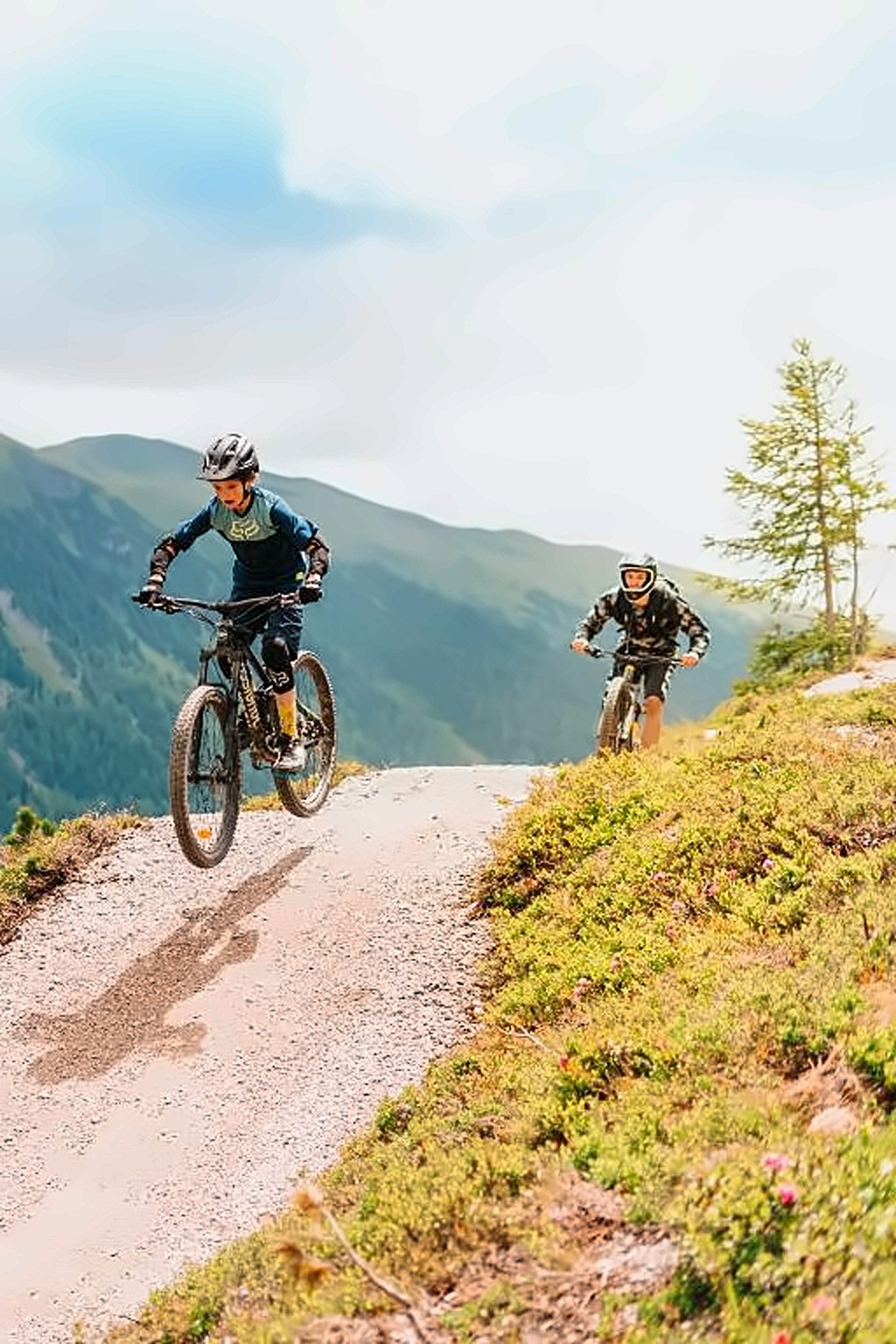 Kind auf dem Pumptrack
