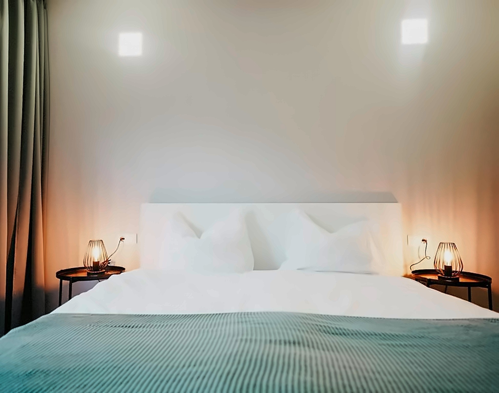 Schlafzimmer mit Doppelbett